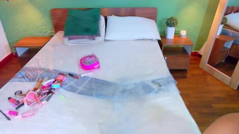 tiny_whore18 online show from March 24, 2026, 4:34 pm
