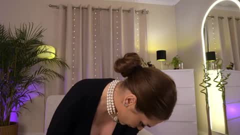 Snapshot of tinydoll_xo chatting on April 27, 2026, 3:10 pm Anissa online show from April 27, 2026, 3:10 pm