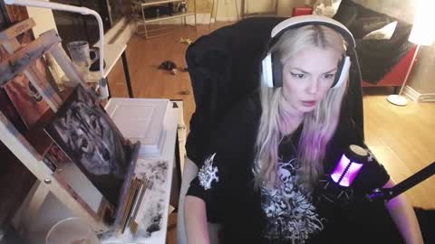 stage Kylie Sinner  brand CLITBAIT online show from February 20, 2025, 6:06 am