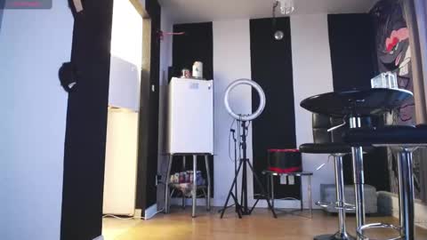 stage Kylie Sinner  brand CLITBAIT online show from September 10, 2025, 10:21 pm