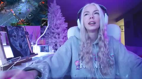 stage Kylie Sinner  brand CLITBAIT online show from November 24, 2025, 11:59 pm