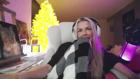 Snapshot of tinykylie chatting on January 18, 2026, 8:07 am stage Kylie Sinner brand CLITBAIT online show from January 18, 2026, 8:07 am