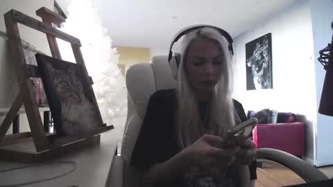 Snapshot of tinykylie chatting on February 9, 2026, 8:24 pm stage Kylie Sinner brand CLITBAIT online show from February 9, 2026, 8:24 pm