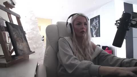 Snapshot of tinykylie chatting on February 11, 2026, 5:18 pm stage Kylie Sinner brand CLITBAIT online show from February 11, 2026, 5:18 pm