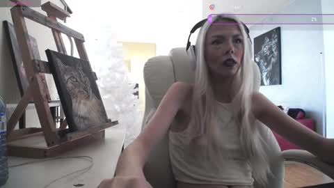 Snapshot of tinykylie chatting on February 15, 2026, 3:42 pm stage Kylie Sinner brand CLITBAIT online show from February 15, 2026, 3:42 pm