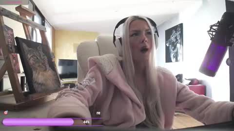 Snapshot of tinykylie chatting on February 26, 2026, 8:52 pm stage Kylie Sinner brand CLITBAIT online show from February 26, 2026, 8:52 pm