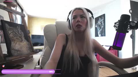 Snapshot of tinykylie chatting on February 28, 2026, 1:01 pm stage Kylie Sinner brand CLITBAIT online show from February 28, 2026, 1:01 pm