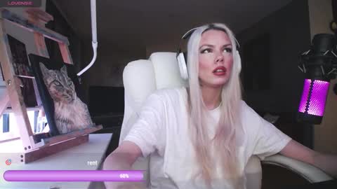 Snapshot of tinykylie chatting on March 2, 2026, 7:26 am stage Kylie Sinner brand CLITBAIT online show from March 2, 2026, 7:26 am