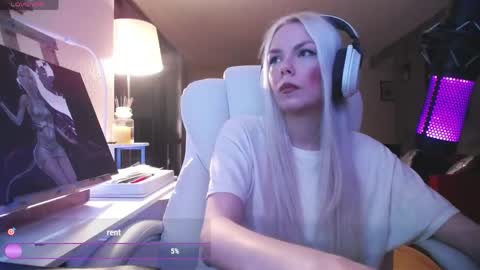 stage Kylie Sinner  brand CLITBAIT online show from April 16, 2026, 8:04 am