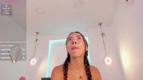 Luna  online show from February 5, 2025, 4:25 pm