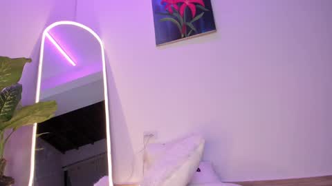 Luna  online show from March 1, 2025, 2:26 am