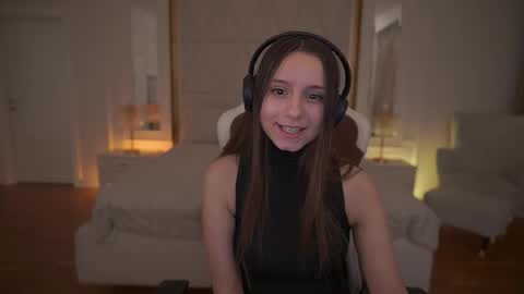 tinynataliee online show from March 2, 2026, 4:36 am