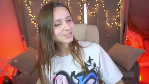 Snapshot of tinynataliee chatting on April 28, 2026, 12:43 pm tinynataliee online show from April 28, 2026, 12:43 pm