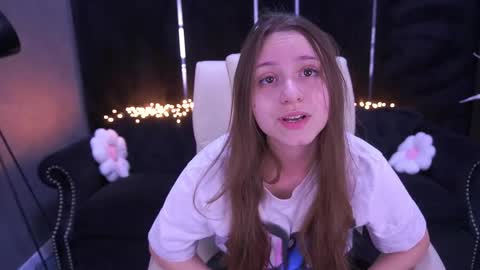 Snapshot of tinynataliee chatting on April 30, 2026, 2:01 pm tinynataliee online show from April 30, 2026, 2:01 pm