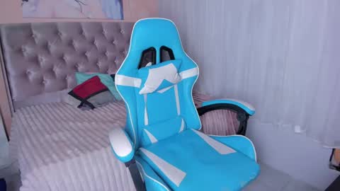 tinysophi online show from October 18, 2025, 8:53 pm