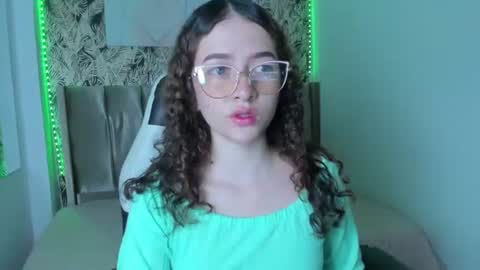 Snapshot of tinysophi chatting on June 12, 2026, 1:10 pm tinysophi online show from June 12, 2026, 1:10 pm