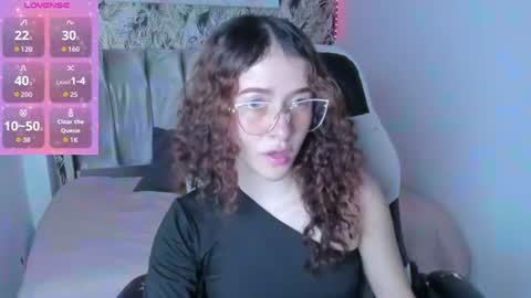 Snapshot of tinysophi chatting on June 14, 2026, 3:25 pm tinysophi online show from June 14, 2026, 3:25 pm
