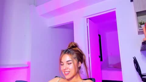 Snapshot of tinyw0nder chatting on January 27, 2025, 10:38 pm Instagram tinyw0nder online show from January 27, 2025, 10:38 pm