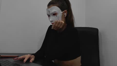 Tinks online show from November 28, 2025, 8:00 pm