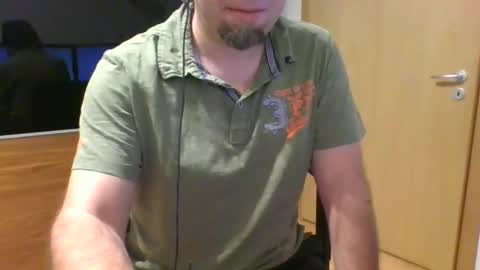 Snapshot of tirolerboy27 chatting on December 4, 2024, 12:25 pm Tirolerboy27 online show from December 4, 2024, 12:25 pm