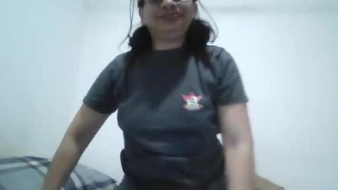 Ester online show from October 17, 2025, 11:07 pm