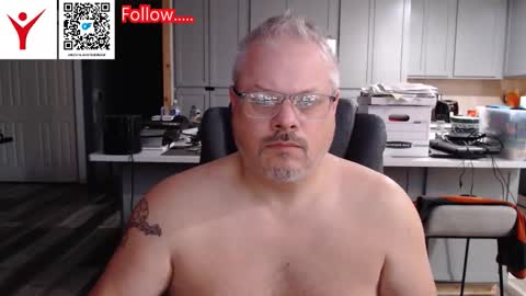 Snapshot of toddbator chatting on October 19, 2025, 12:28 pm Todd Bator online show from October 19, 2025, 12:28 pm