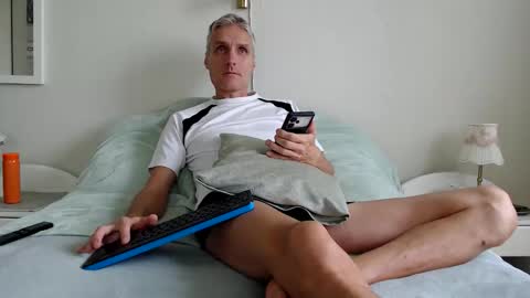 Daniel Bisexual uncut 20cm online show from September 21, 2025, 6:04 am