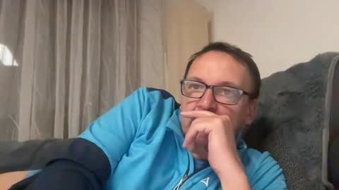 Snapshot of tom6644 chatting on November 27, 2025, 5:26 pm Tom online show from November 27, 2025, 5:26 pm