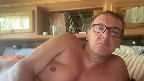 Snapshot of tom6644 chatting on June 27, 2026, 9:25 am Tom online show from June 27, 2026, 9:25 am