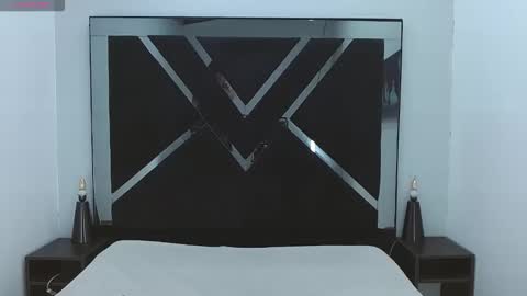 tom_0002 online show from December 16, 2025, 12:43 pm