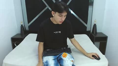 tom_0002 online show from December 19, 2025, 12:56 pm