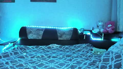 tom__mily online show from April 23, 2026, 2:41 pm