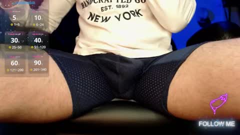 tom_kio online show from February 8, 2026, 8:23 pm