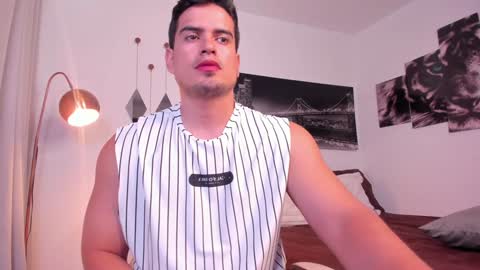 Snapshot of tom_mckleein chatting on December 30, 2024, 3:24 pm TOM MCKLEEIN instagram online show from December 30, 2024, 3:24 pm