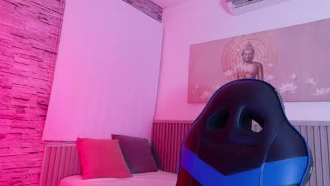 Tom muscle1 online show from March 25, 2026, 12:00 pm