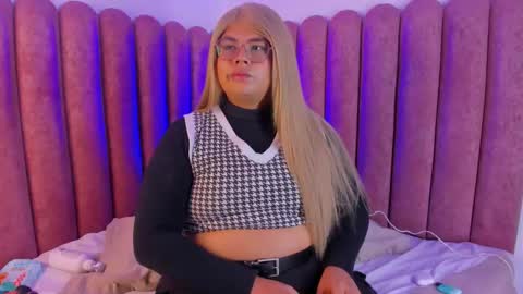 Snapshot of tom_silver_ chatting on September 18, 2025, 8:38 am Tom Silver online show from September 18, 2025, 8:38 am