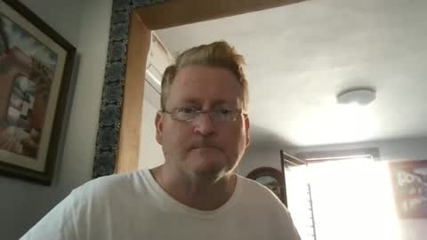 Snapshot of tomascausa chatting on December 4, 2024, 5:55 pm Hola online show from December 4, 2024, 5:55 pm