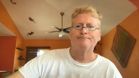 Snapshot of tomascausa chatting on October 27, 2025, 6:45 pm Hola online show from October 27, 2025, 6:45 pm