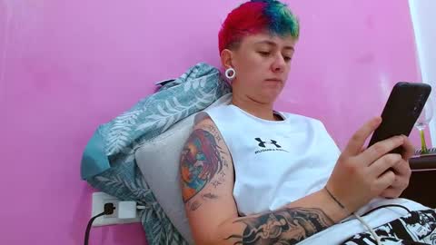 Blue online show from September 17, 2025, 5:25 pm