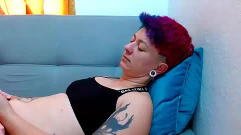 Snapshot of tomboyblue chatting on June 30, 2026, 6:31 pm Blue online show from June 30, 2026, 6:31 pm