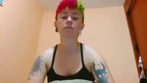 Snapshot of tomboyblue chatting on August 1, 2026, 3:22 pm Blue online show from August 1, 2026, 3:22 pm