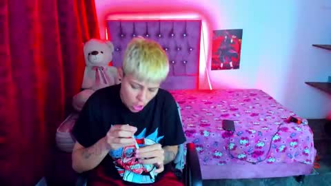 tomboygirl69 online show from December 22, 2024, 3:33 am