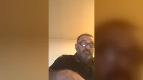 tomcop11111 online show from July 14, 2026, 2:05 am