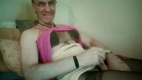 Snapshot of tomislav321 chatting on April 26, 2026, 3:10 pm tomislav321 online show from April 26, 2026, 3:10 pm