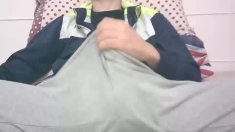 tommaso9046 online show from December 4, 2024, 5:22 pm