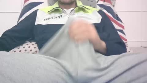 tommaso9046 online show from January 19, 2025, 3:42 pm