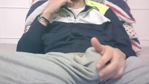 tommaso9046 online show from January 27, 2025, 5:37 pm