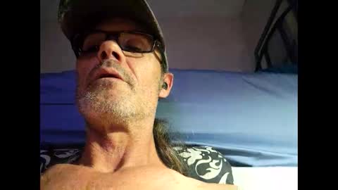tommgunn25 online show from April 22, 2026, 5:32 am