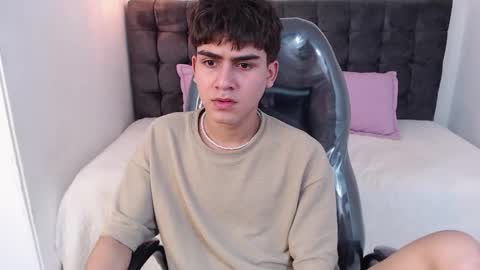 Snapshot of tommy18__ chatting on January 8, 2025, 4:33 pm Tommy online show from January 8, 2025, 4:33 pm