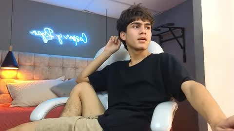 Snapshot of tommy18__ chatting on February 8, 2025, 10:07 am Tommy online show from February 8, 2025, 10:07 am